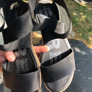 Sorel black 8.5 sandals. Worn maybe once.